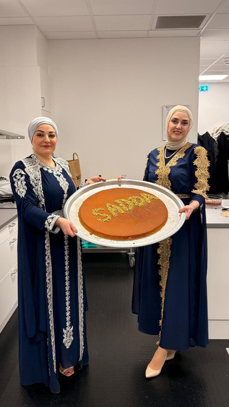 الكنافة في طريقها إلى المائدة